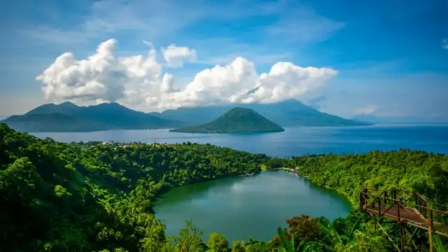 Pulau Ternate dan Tidore Maluku
